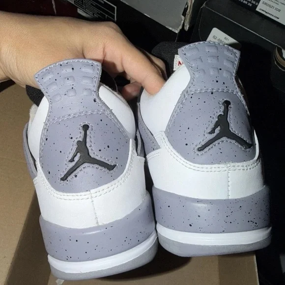 Cement Jordan Air 4 Retro